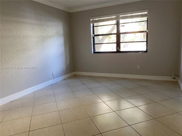 9301 SW 92 AV 104-B, Miami, FL 33176