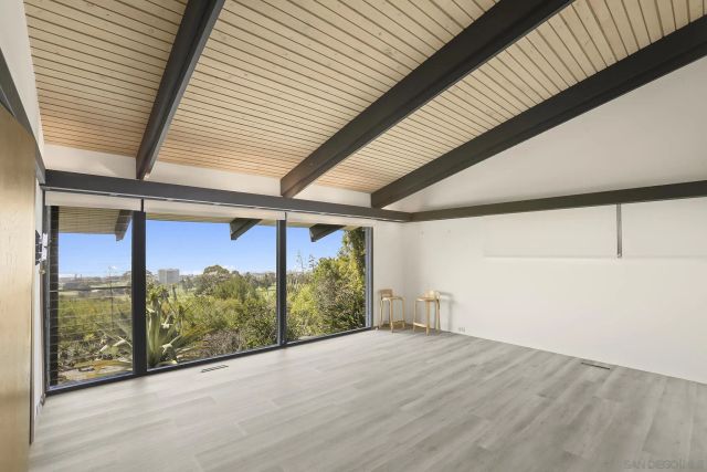 7105 Country Club Dr, La Jolla, CA 92037