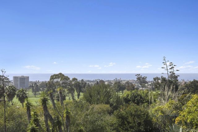 7105 Country Club Dr, La Jolla, CA 92037