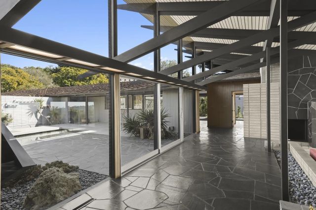 7105 Country Club Dr, La Jolla, CA 92037