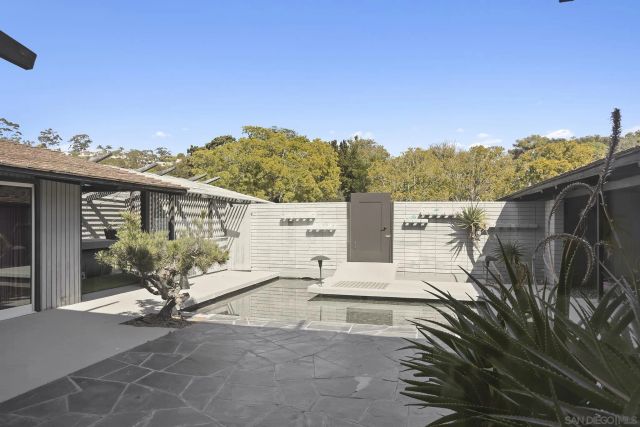 7105 Country Club Dr, La Jolla, CA 92037