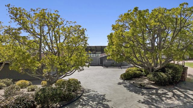 7105 Country Club Dr, La Jolla, CA 92037