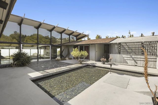 7105 Country Club Dr, La Jolla, CA 92037