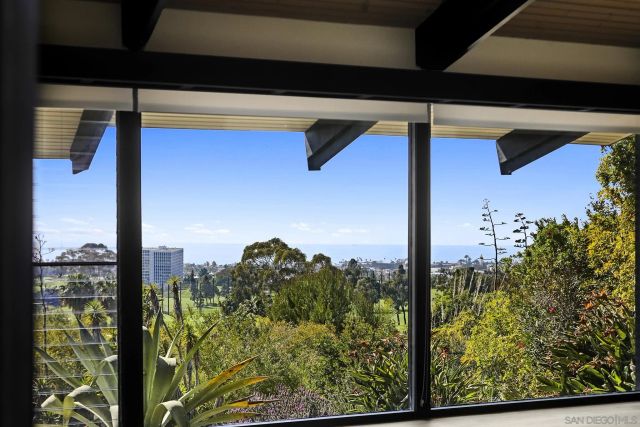 7105 Country Club Dr, La Jolla, CA 92037