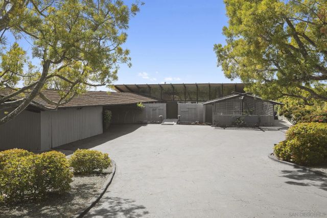 7105 Country Club Dr, La Jolla, CA 92037