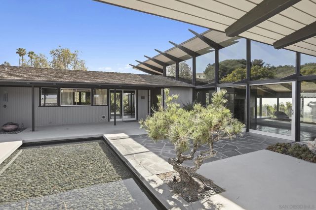 7105 Country Club Dr, La Jolla, CA 92037