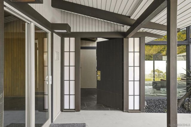 7105 Country Club Dr, La Jolla, CA 92037