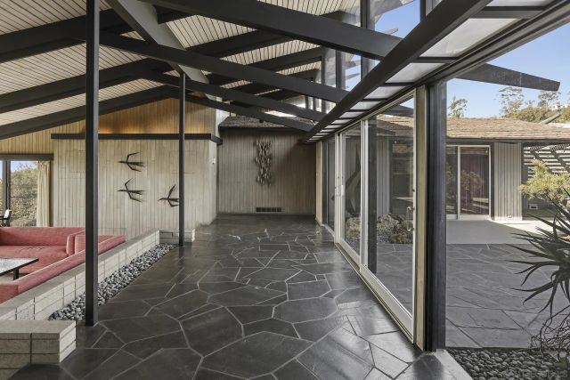 7105 Country Club Dr, La Jolla, CA 92037