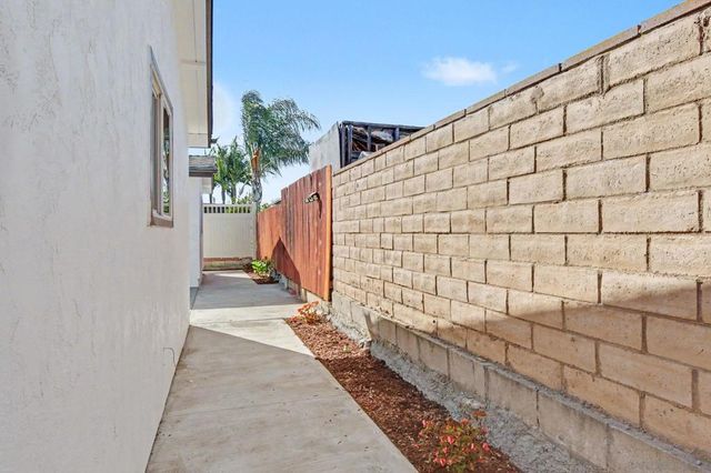 559 Glencrest Dr, San Diego, CA 92139