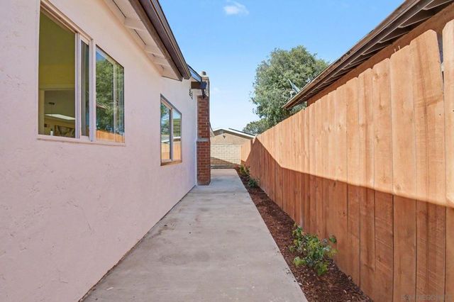 559 Glencrest Dr, San Diego, CA 92139
