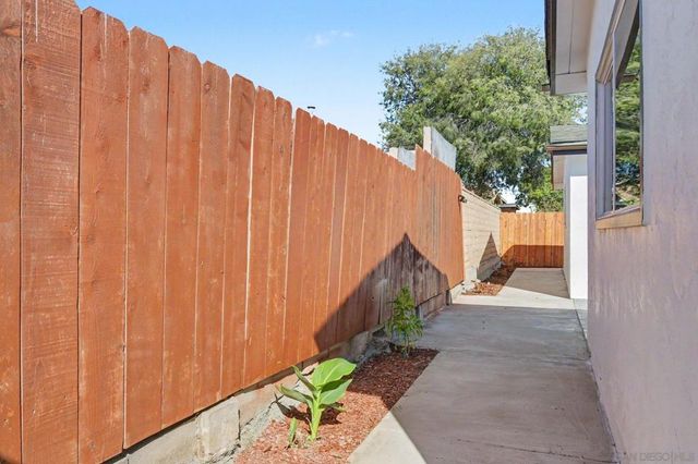 559 Glencrest Dr, San Diego, CA 92139