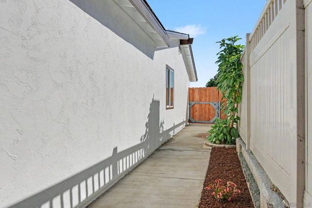 559 Glencrest Dr, San Diego, CA 92139