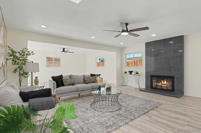 559 Glencrest Dr, San Diego, CA 92139