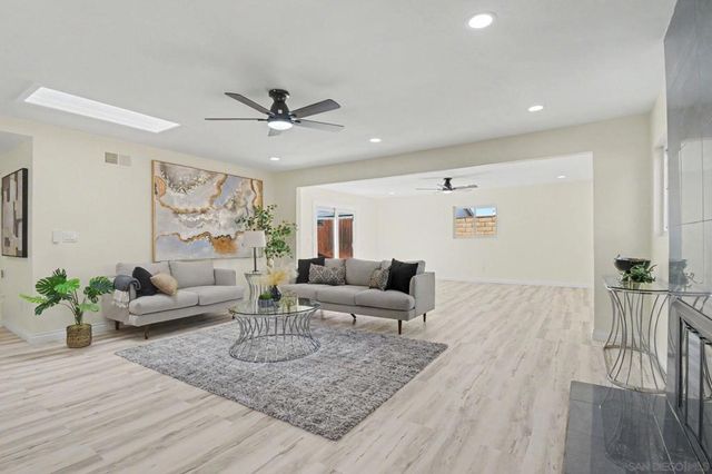 559 Glencrest Dr, San Diego, CA 92139