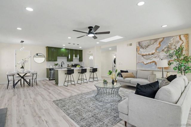 559 Glencrest Dr, San Diego, CA 92139