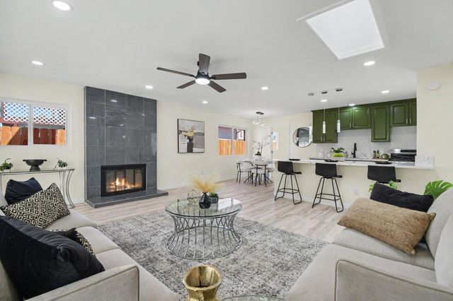 559 Glencrest Dr, San Diego, CA 92139