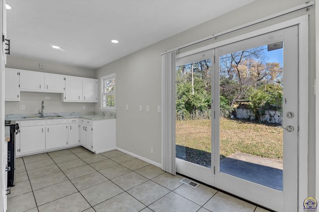 3542 SE Adams St, Topeka, KS 66605