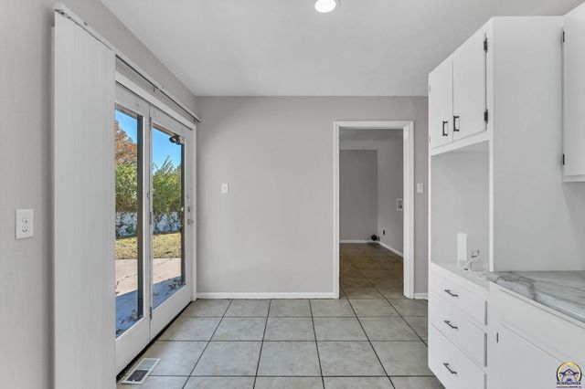 3542 SE Adams St, Topeka, KS 66605