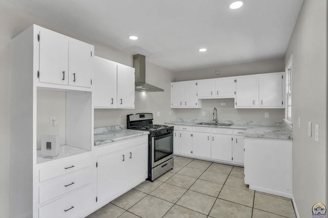 3542 SE Adams St, Topeka, KS 66605