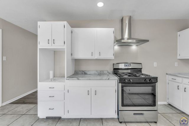 3542 SE Adams St, Topeka, KS 66605