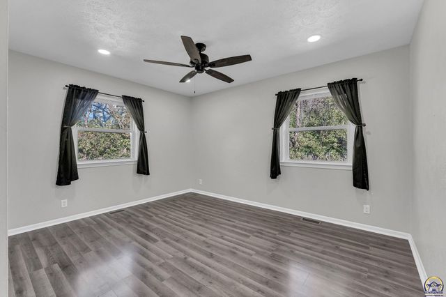 3542 SE Adams St, Topeka, KS 66605