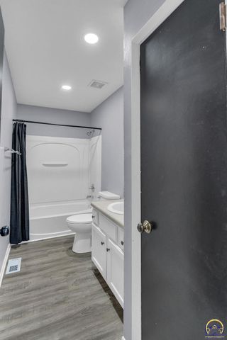 3542 SE Adams St, Topeka, KS 66605