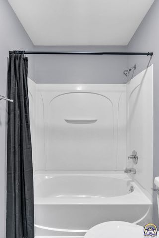 3542 SE Adams St, Topeka, KS 66605