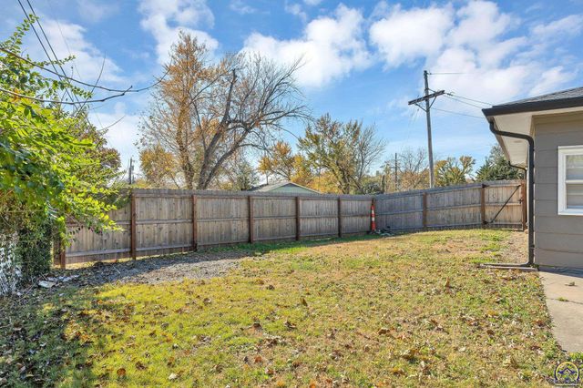 3542 SE Adams St, Topeka, KS 66605