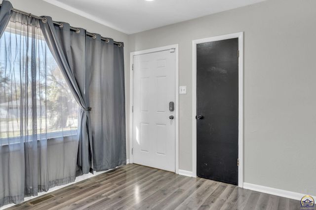 3542 SE Adams St, Topeka, KS 66605