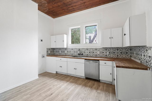 2106 Saunders, San Antonio, TX 78207