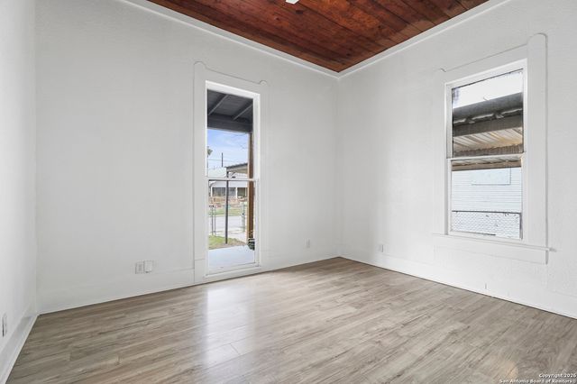 2106 Saunders, San Antonio, TX 78207