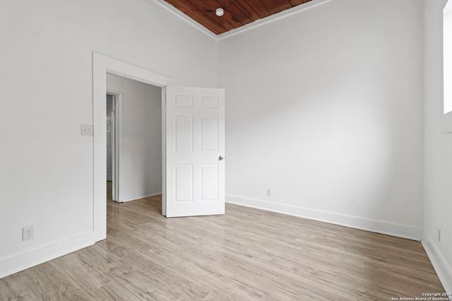 2106 Saunders, San Antonio, TX 78207