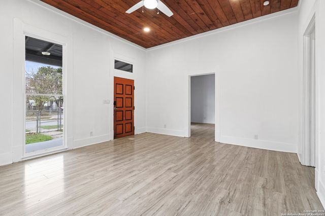 2106 Saunders, San Antonio, TX 78207