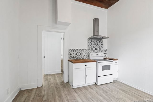 2106 Saunders, San Antonio, TX 78207