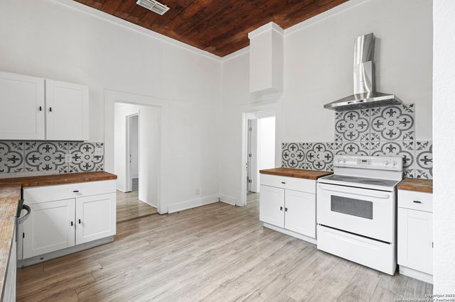 2106 Saunders, San Antonio, TX 78207