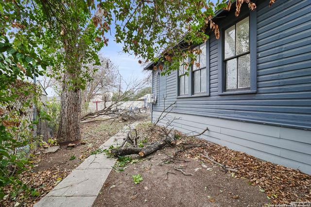 2106 Saunders, San Antonio, TX 78207