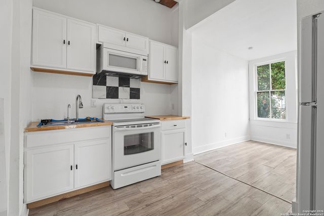 2106 Saunders, San Antonio, TX 78207