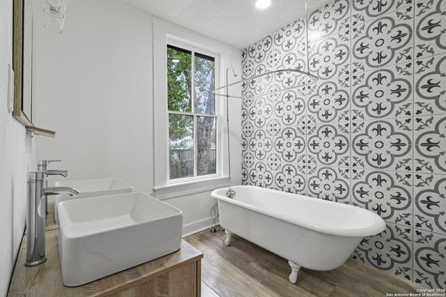 2106 Saunders, San Antonio, TX 78207