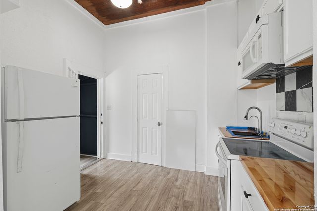 2106 Saunders, San Antonio, TX 78207