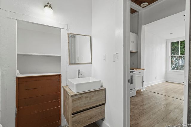 2106 Saunders, San Antonio, TX 78207