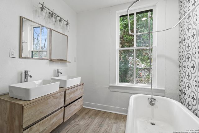 2106 Saunders, San Antonio, TX 78207