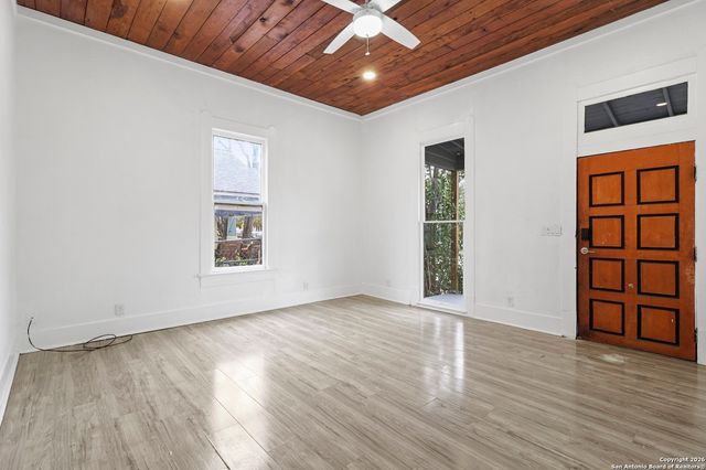 2106 Saunders, San Antonio, TX 78207