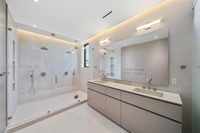 571 Glenridge Rd, Key Biscayne, FL 33149