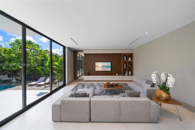 571 Glenridge Rd, Key Biscayne, FL 33149