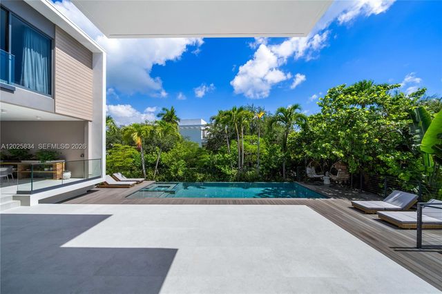 571 Glenridge Rd, Key Biscayne, FL 33149