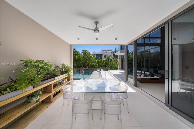 571 Glenridge Rd, Key Biscayne, FL 33149