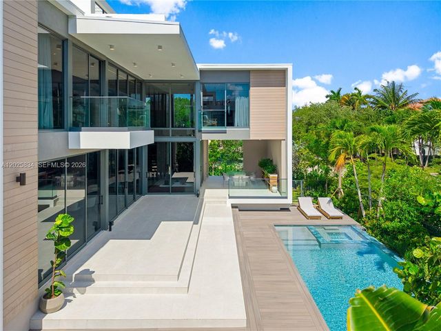 571 Glenridge Rd, Key Biscayne, FL 33149