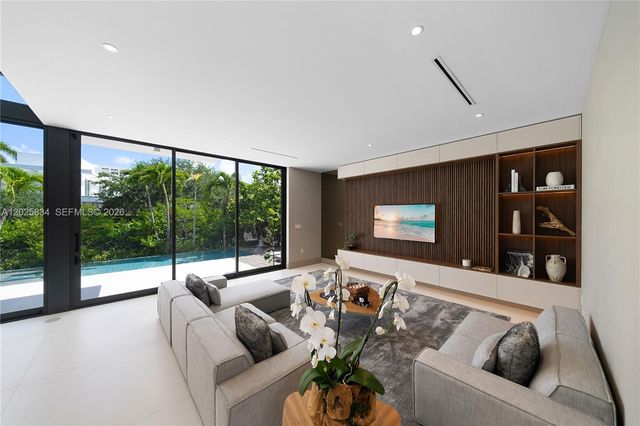 571 Glenridge Rd, Key Biscayne, FL 33149