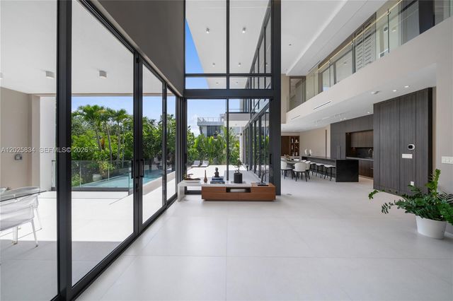 571 Glenridge Rd, Key Biscayne, FL 33149