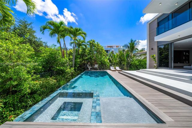 571 Glenridge Rd, Key Biscayne, FL 33149